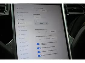 Tesla Model S thumbnail 22