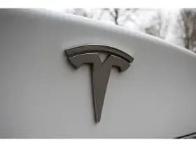Tesla Model S thumbnail 47