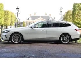 BMW i5 thumbnail 2
