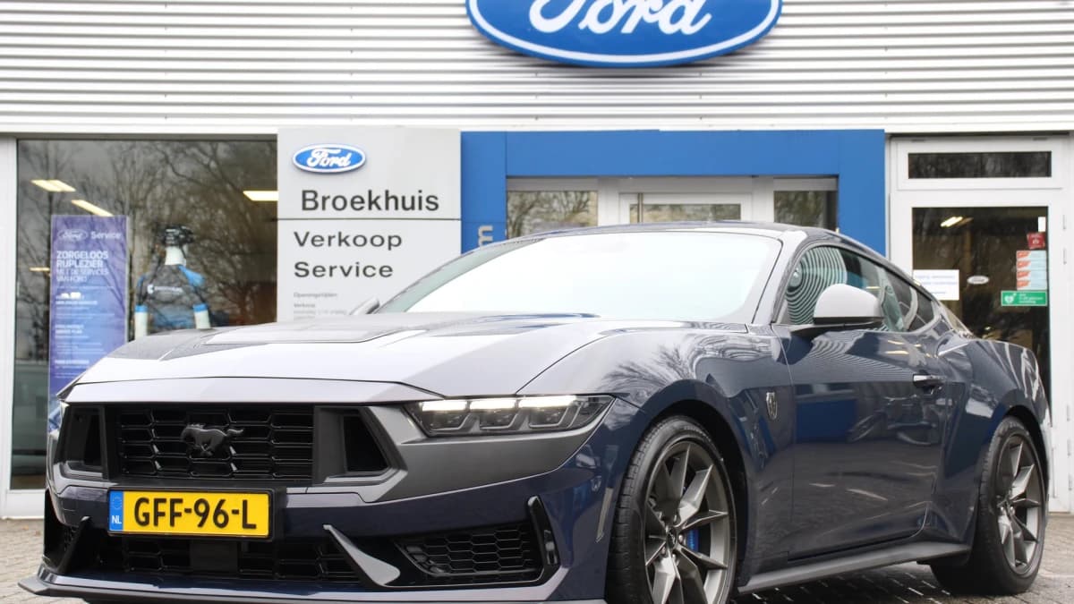 Ford Mustang — foto 1