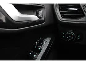 Ford Focus thumbnail 18