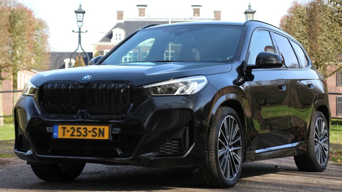BMW iX1 — foto 1