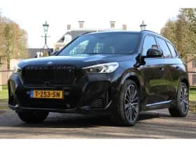 BMW iX1 thumbnail 1