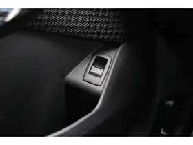 BMW iX1 thumbnail 15