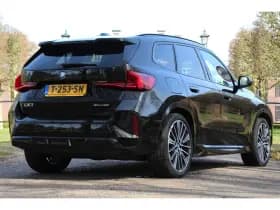 BMW iX1 thumbnail 3