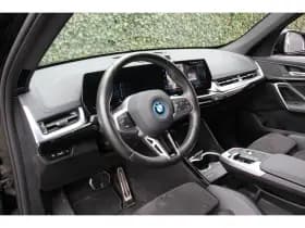 BMW iX1 thumbnail 4