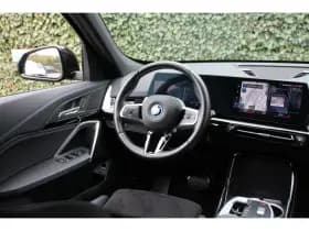 BMW iX1 thumbnail 8