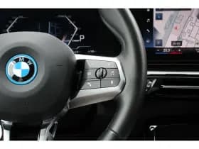 BMW iX1 thumbnail 10