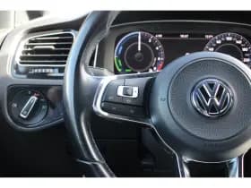 Volkswagen Golf thumbnail 12