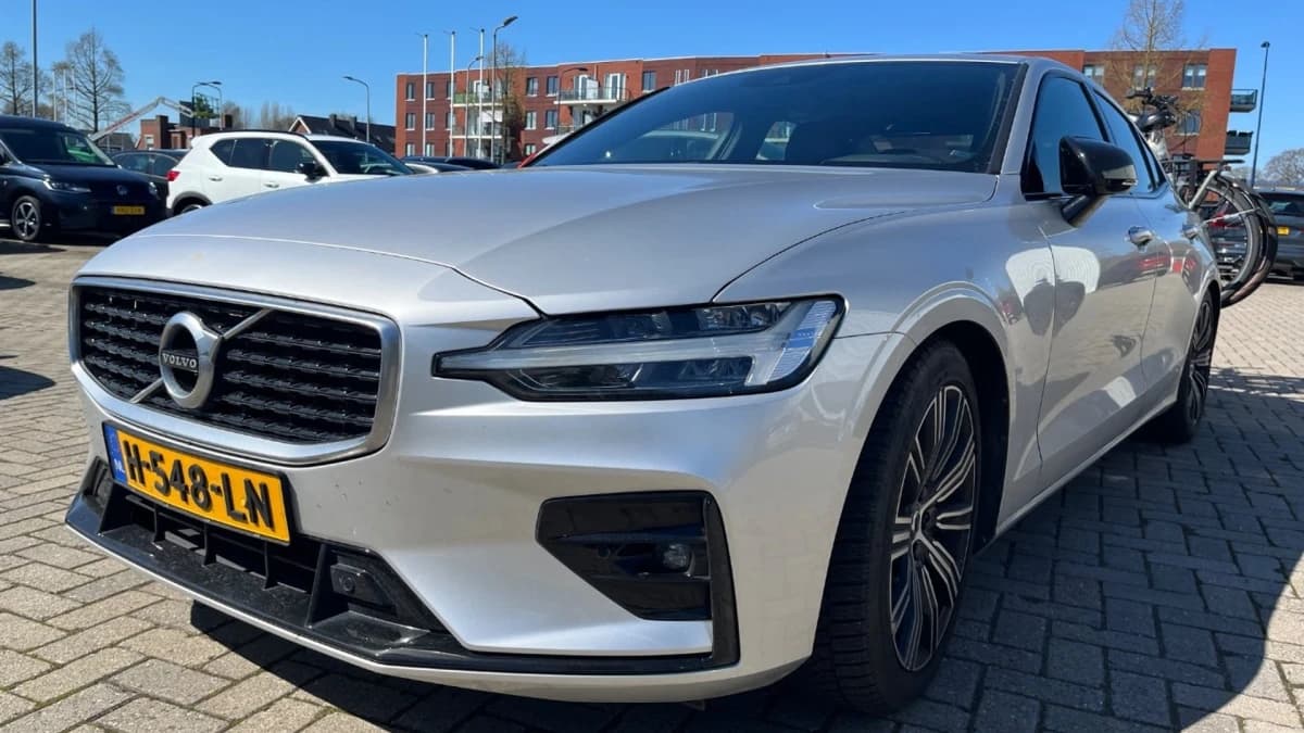Volvo S60 — foto 1