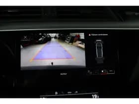 Audi e-tron thumbnail 17
