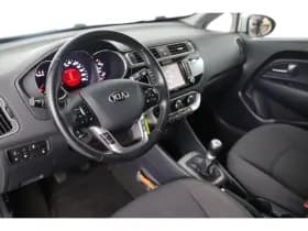 Kia Rio thumbnail 5
