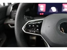 Volkswagen Golf thumbnail 27