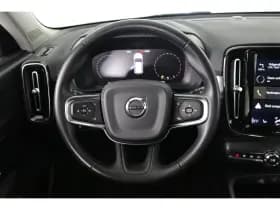 Volvo XC40 thumbnail 6