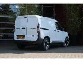 Ford E-Transit Courier thumbnail 2