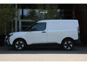 Ford E-Transit Courier thumbnail 3