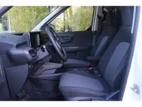 Ford E-Transit Courier thumbnail 5