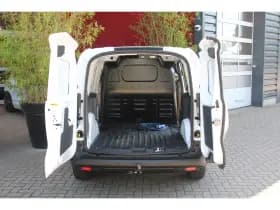 Ford E-Transit Courier thumbnail 7