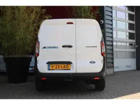 Ford E-Transit Courier thumbnail 9