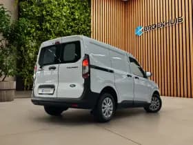 Ford Transit Courier thumbnail 2