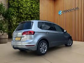 Volkswagen Golf thumbnail 2