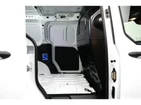 Ford Transit Courier thumbnail 4