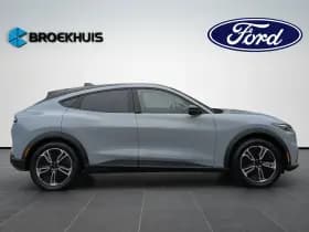 Ford Mustang Mach-E thumbnail 4