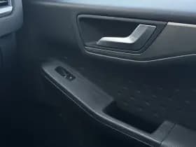 Ford Kuga thumbnail 9