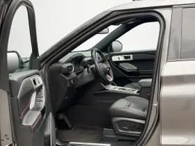 Ford Explorer thumbnail 5