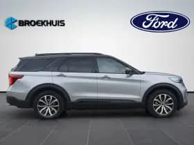 Ford Explorer thumbnail 3