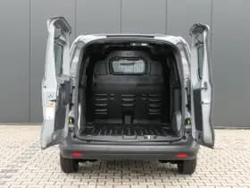 Ford Transit Courier thumbnail 10