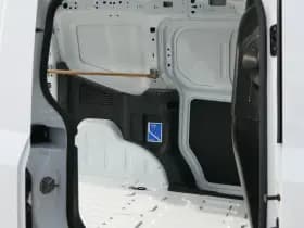 Ford Transit Courier thumbnail 11