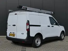 Ford Transit Courier thumbnail 4