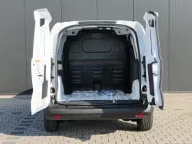 Ford E-Transit Courier thumbnail 10