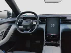 Ford Explorer thumbnail 2