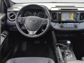 Toyota RAV4 thumbnail 2