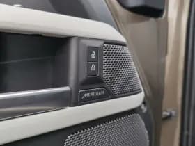 Land Rover Defender thumbnail 20