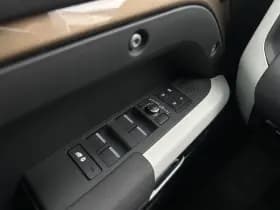 Land Rover Defender thumbnail 21