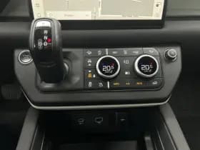 Land Rover Defender thumbnail 23