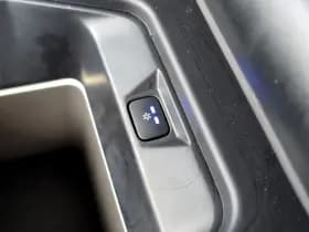 Land Rover Defender thumbnail 25