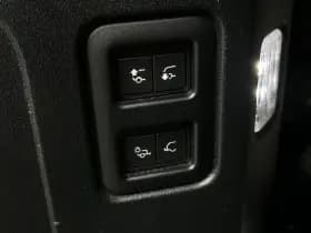 Land Rover Defender thumbnail 32