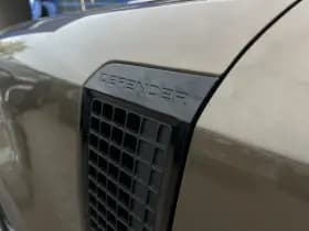 Land Rover Defender thumbnail 35
