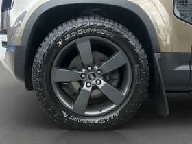 Land Rover Defender thumbnail 7