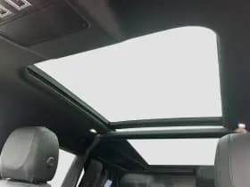 Land Rover Defender thumbnail 8
