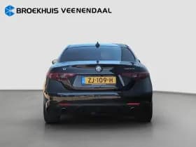 Alfa Romeo Giulia thumbnail 5