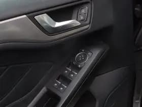Ford Focus thumbnail 18