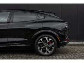 Ford Mustang Mach-E thumbnail 8