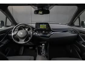 Toyota C-HR thumbnail 3