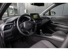 Toyota C-HR thumbnail 4
