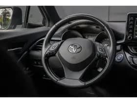 Toyota C-HR thumbnail 8